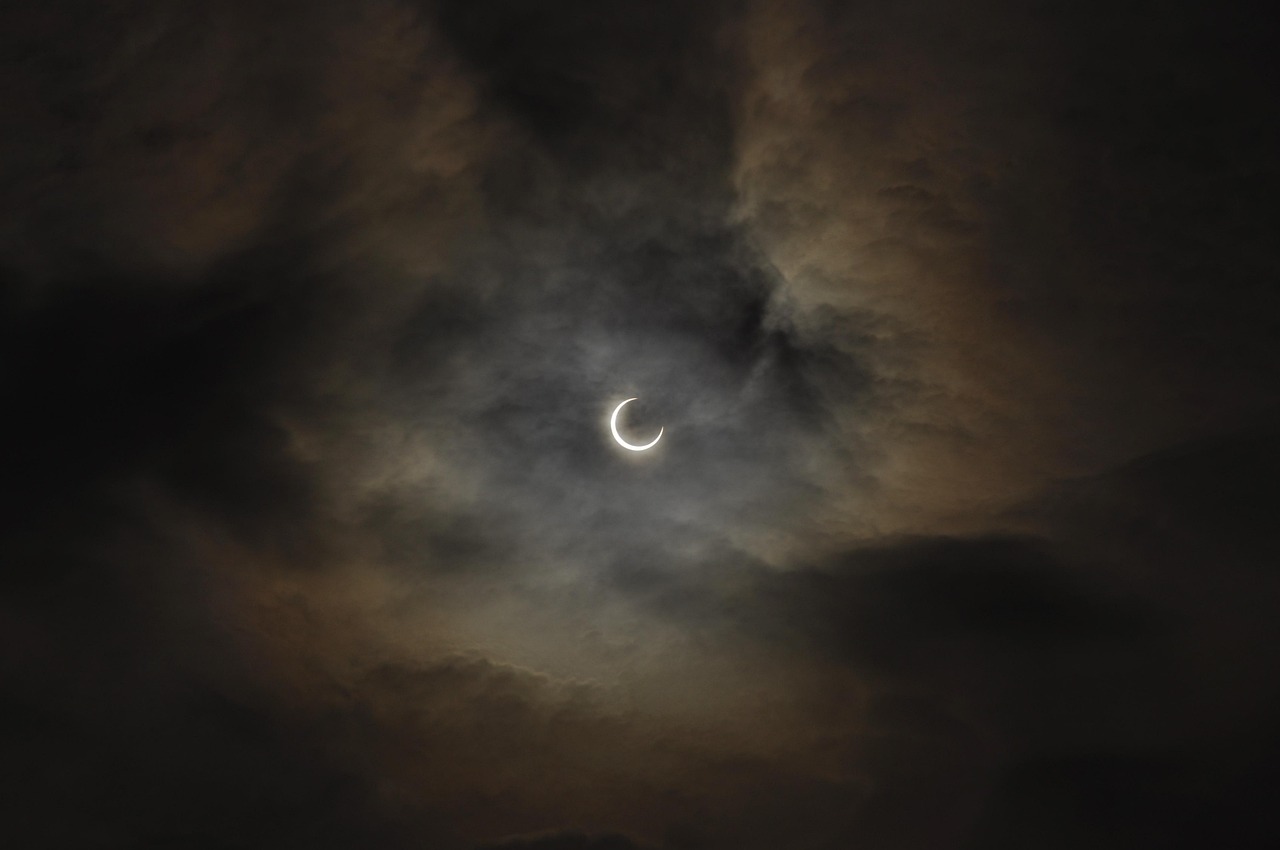 opapaty-total-solar-eclipse-95547_1280 Eclipse total de sol en España